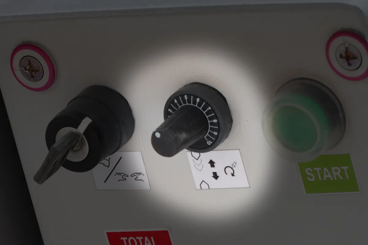 Tool reverse control saves time dusing cobblestones splitting